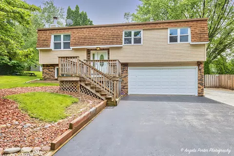 1119 Rolling Lane Rd, Johnsburg, IL 60051