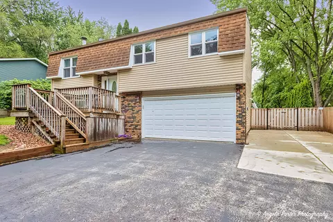 Exterior - 1119 Rolling Lane Rd, Johnsburg, IL 60051 photo 2 of 11