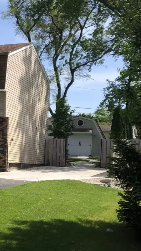 Exterior - 1119 Rolling Lane Rd, Johnsburg, IL 60051 photo 7 of 11
