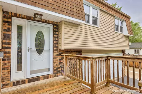 Exterior - 1119 Rolling Lane Rd, Johnsburg, IL 60051 photo 3 of 11