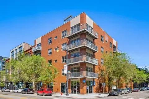 6 N May St #302, Chicago, IL 60607