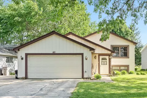 42 Meadows Dr, Sugar Grove, IL 60554