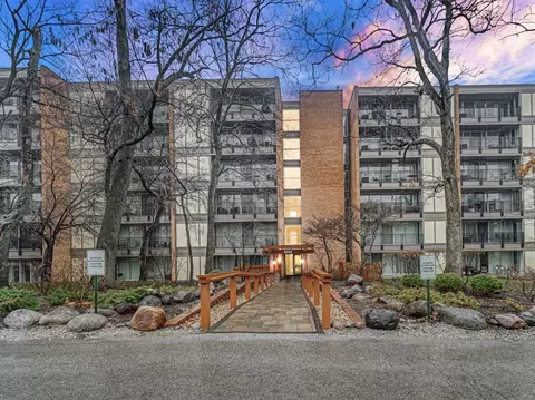 6010 Oakwood Dr #6K, Lisle, IL 60532