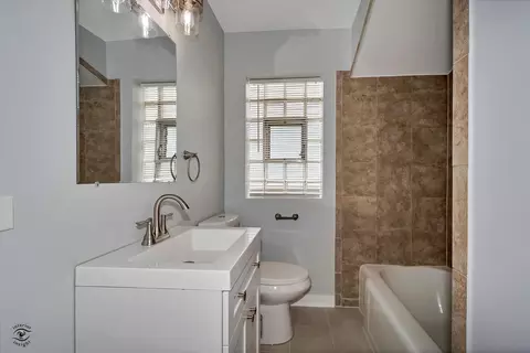 Bath - 7229 W 57th Pl, Summit, IL 60501 photo 4 of 4