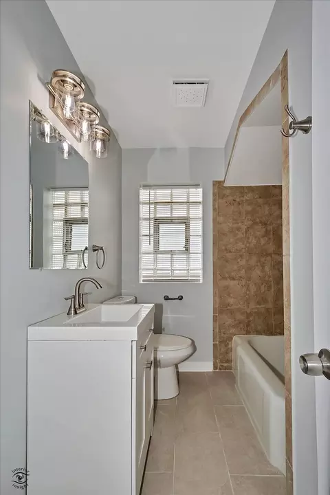 Bath - 7229 W 57th Pl, Summit, IL 60501 photo 3 of 4
