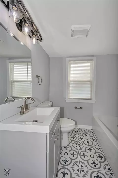Bath - 7229 W 57th Pl, Summit, IL 60501 photo 1 of 4