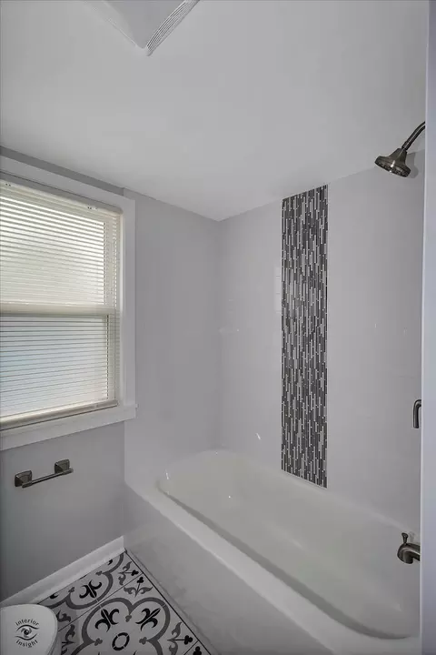 Bath - 7229 W 57th Pl, Summit, IL 60501 photo 2 of 4