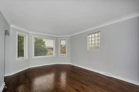 Living - 7229 W 57th Pl, Summit, IL 60501 photo 2 of 4