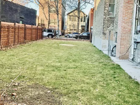 2651 W Huron St, Chicago, IL 60622