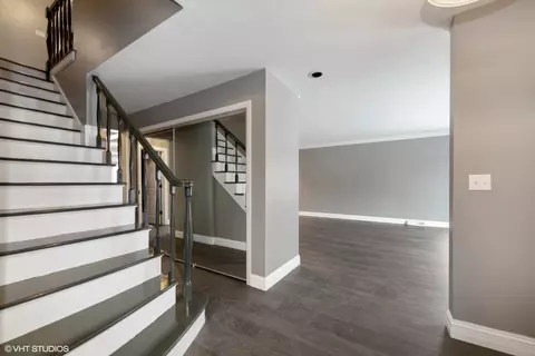 Entry Way - 643 Robin Ln, Glencoe, IL 60022 photo 3 of 4