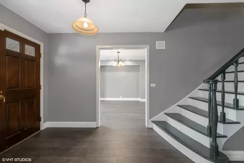 Entry Way - 643 Robin Ln, Glencoe, IL 60022 photo 2 of 4