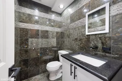Bath - 643 Robin Ln, Glencoe, IL 60022 photo 1 of 6