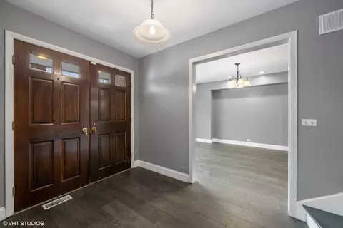 Entry Way - 643 Robin Ln, Glencoe, IL 60022 photo 1 of 4