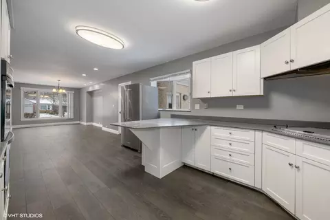 Kitchen - 643 Robin Ln, Glencoe, IL 60022 photo 3 of 3