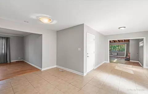 Entry Way - 1304 E Illinois St, Wheaton, IL 60187 photo 1 of 2