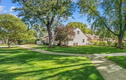Exterior - 1304 E Illinois St, Wheaton, IL 60187 photo 3 of 5