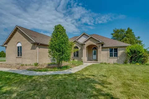 2335 Oakwood Ln, Marseilles, IL 61341