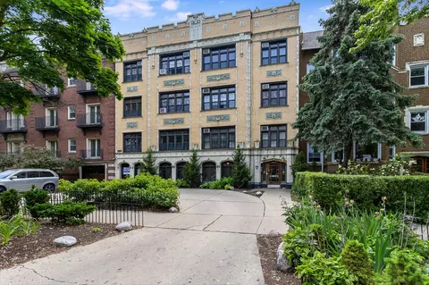 1127 W Farwell Ave #104, Chicago, IL 60626