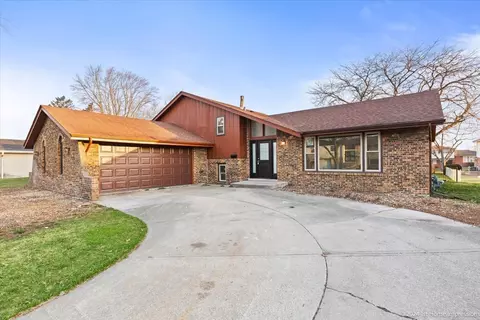 714 E 193rd Pl, Glenwood, IL 60425