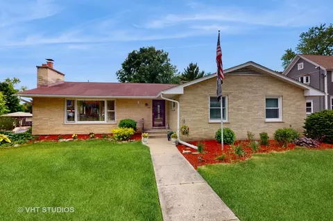 254 S Main St, Burlington, IL 60109