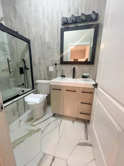 Bath - 3032 E 79th Pl, Chicago, IL 60617 photo 4 of 8