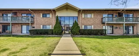 7422 Brookdale Dr #205, Darien, IL 60561
