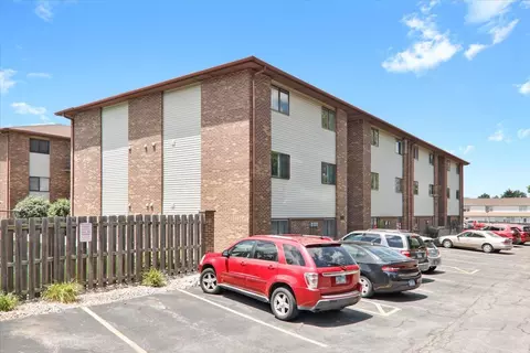 1916 Tracy Dr #44, Bloomington, IL 61704