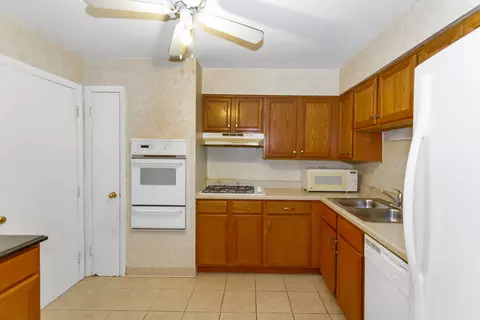 Undisclosed, Des Plaines, IL 60016 photo 13