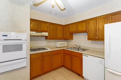 Undisclosed, Des Plaines, IL 60016 photo 15