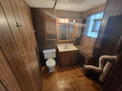 Bath - Undisclosed, Burbank, IL 60459 photo 1 of 2