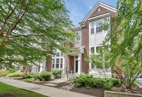 885 Lewisburg Ln, Aurora, IL 60504