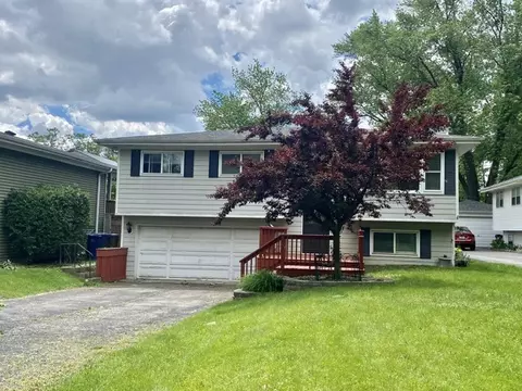 26 W123 Mayflower Pl, Wheaton, IL 60187