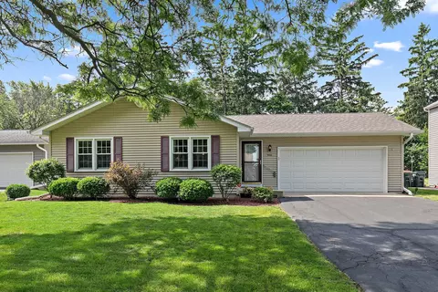 506 Birchwood Dr, North Aurora, IL 60542