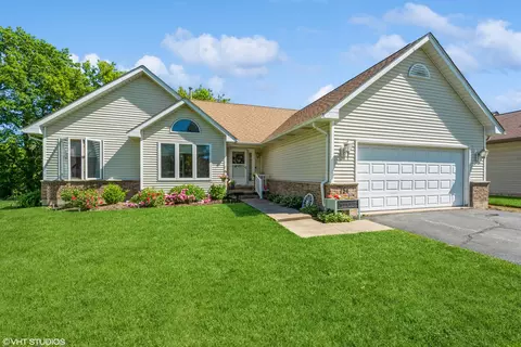 751 Roger Rd, Woodstock, IL 60098
