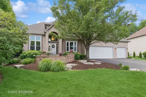 245 Alderwood Ln, Aurora, IL 60504