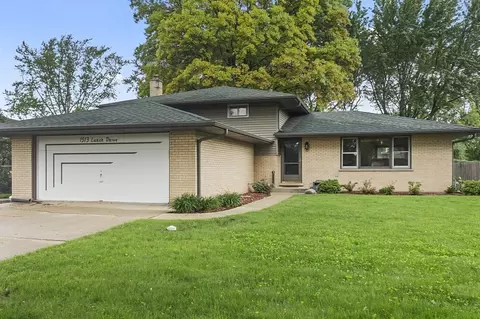 1513 N Larch Dr, Mount Prospect, IL 60056