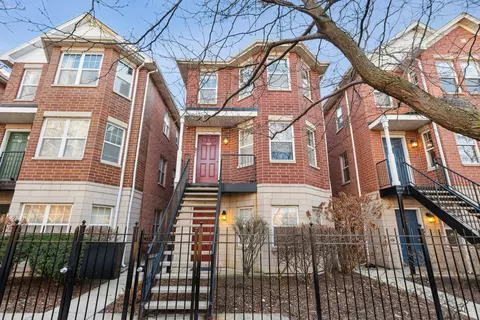 645 W Elm St #C, Chicago, IL 60610
