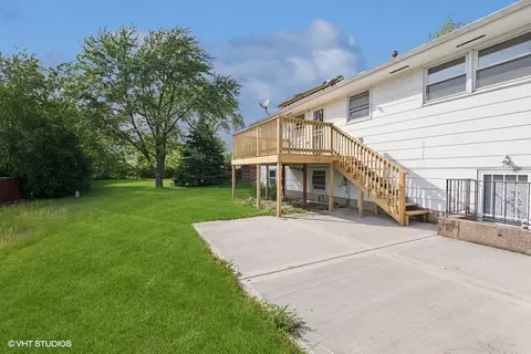 Exterior - 17016 Pine Ct, Hazel Crest, IL 60429 photo 3 of 4