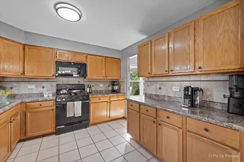 Kitchen - 963 Longford Rd, Bartlett, IL 60103 photo 1 of 4