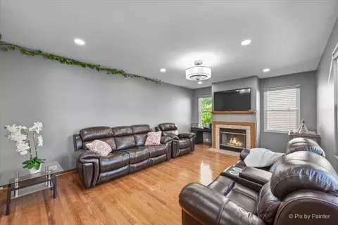 Living - 963 Longford Rd, Bartlett, IL 60103 photo 2 of 2