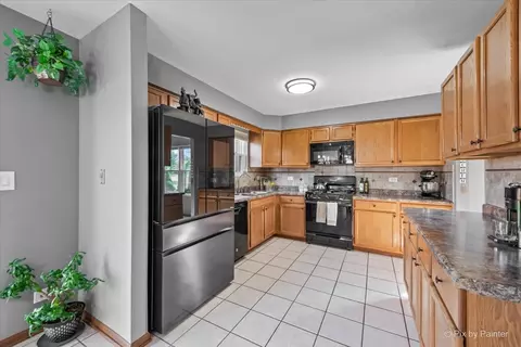 Kitchen - 963 Longford Rd, Bartlett, IL 60103 photo 2 of 4