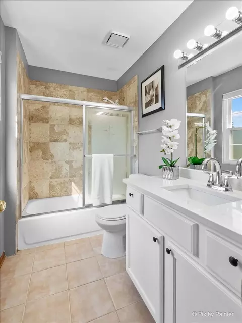 Bath - 963 Longford Rd, Bartlett, IL 60103 photo 2 of 3