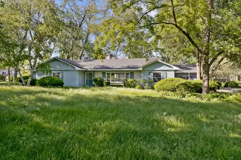 2110 W Highland Ave, Elgin, IL 60123