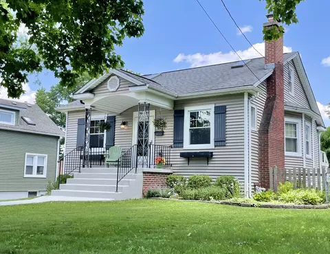 402 S 11th Ave, Saint Charles, IL 60174