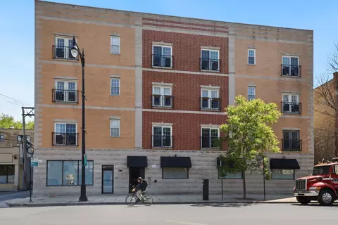 3225 W Fullerton Ave #2SW, Chicago, IL 60647