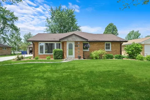 9418 76th Ave, Hickory Hills, IL 60457