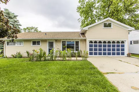 1202 Prairie Ln, Bloomington, IL 61701