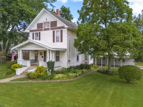 411 Lincoln St, Chenoa, IL 61726
