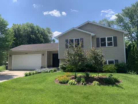 4509 Home Ave, Mchenry, IL 60050