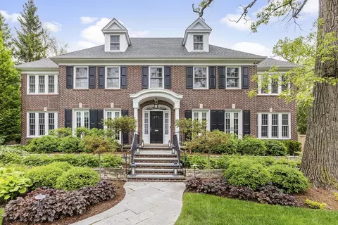 671 Lincoln Ave, Winnetka, IL 60093